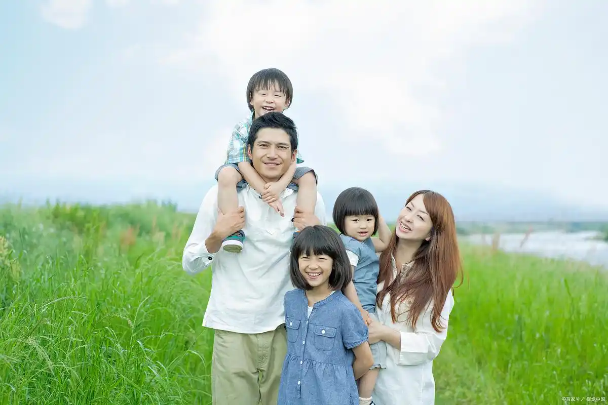 亲哥结婚我给了5万,参加完婚礼却看到了一堆行李,我泪如雨下