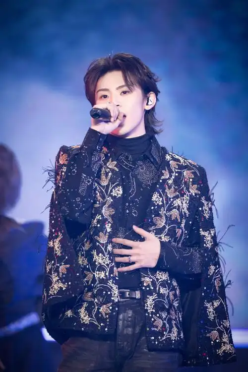 小鬼王琳凯超话#百花迎春#庆龙年,迎新春!