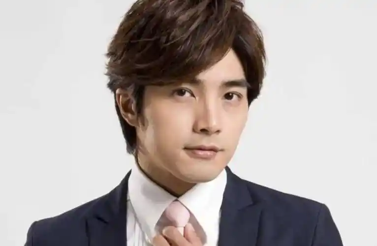 贺军翔被爆出轨酒店拥吻辣妹,狗仔坚称手握证据,经纪人回应含糊_葛斯