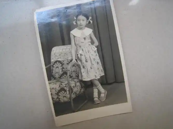 【图】七十年代老照片;童年的回忆穿连衣裙的小姑娘 约8.4x5.