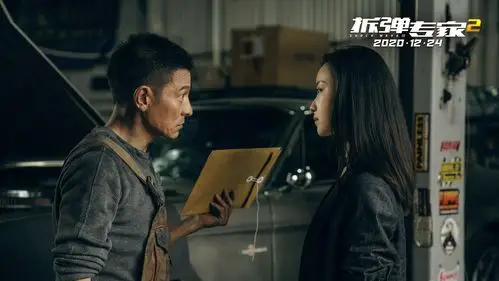 拆弹专家2曝粤语片段刘德华刘青云举枪对峙