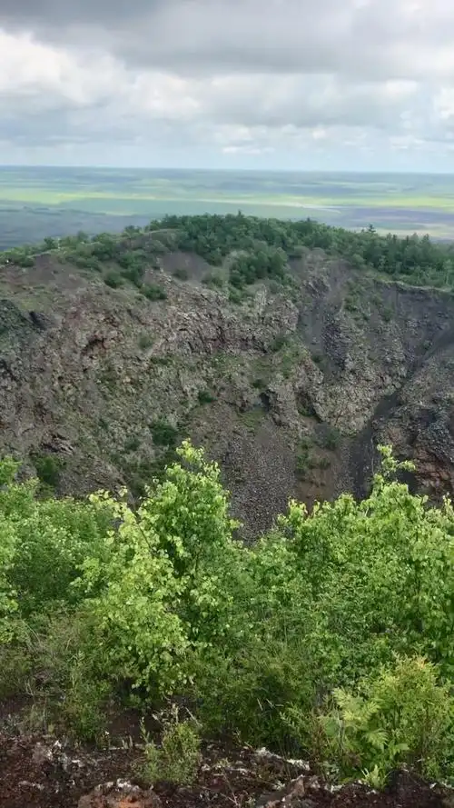 老黑山位于黑龙江省黑河市北部五大连池市境内.