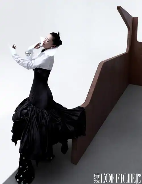 李沁时装七月封面##李沁孤独盛宴大片