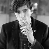 穿西服抽烟图片头像点击鼠标右键下载