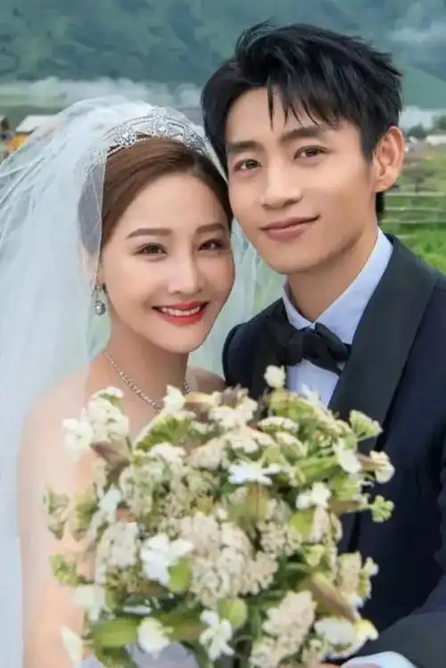 魏晨与爱人相伴近20年,37岁当爸,晒老婆孕照和宝宝脚丫|唱片|谭维维