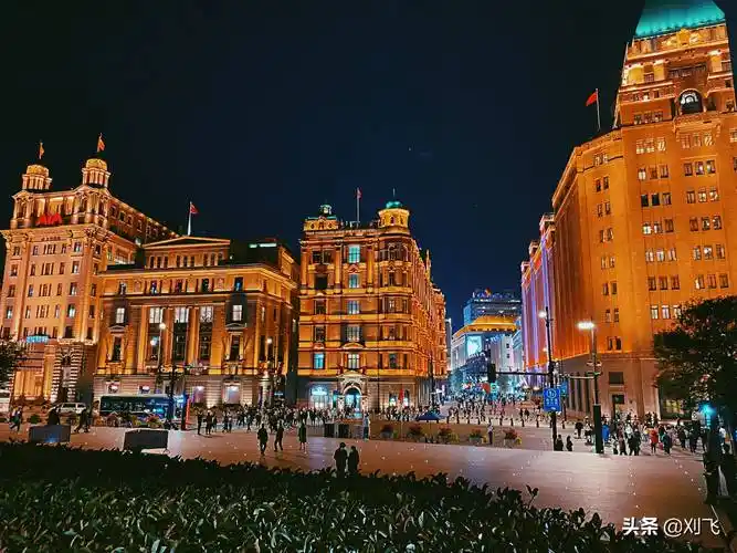 整理了几张上海外滩夜景图,你去了上海可以找这几个地方打卡