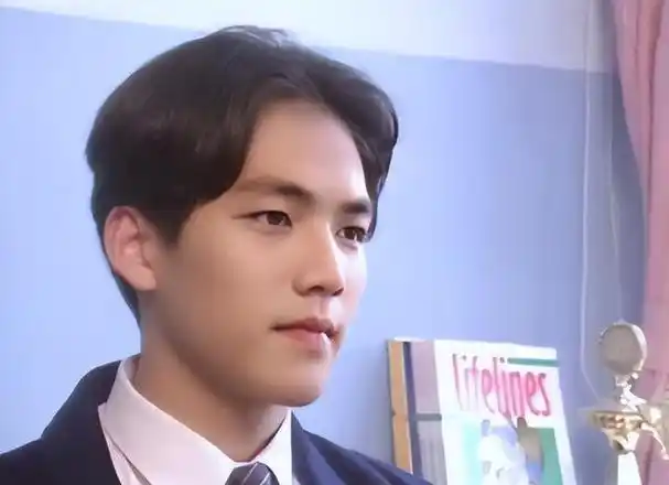 事实证明逐渐消失的钟汉良已经在另一个圈子里红得发紫