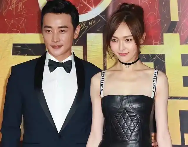 苗圃晒照庆47岁生日,大19岁富商丈夫送鲜花,龙凤胎女儿神似妈妈_罗晋