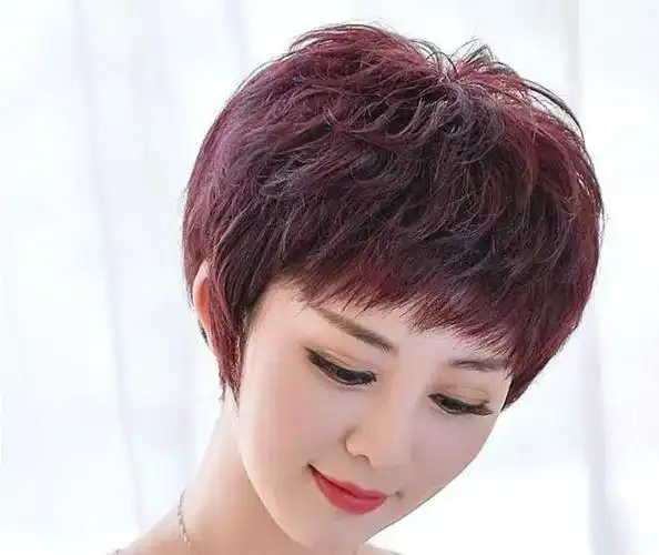 四五十岁女人试试这几款发型重显年轻姿态