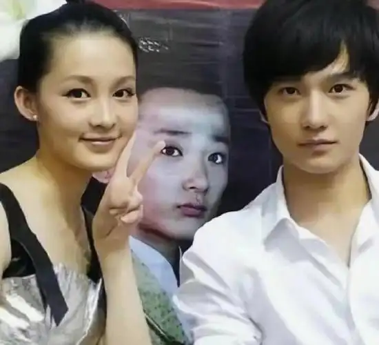 他们年轻时的爱情故事,李沁是杨洋唯一公开承认过的女友,每一张照片都