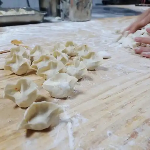 伊璞烟火气饺子暖人心伊璞高中喊你伊起包饺子咯