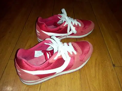 穿了两年的李宁鞋240元买的 现在转卖应该开价多少