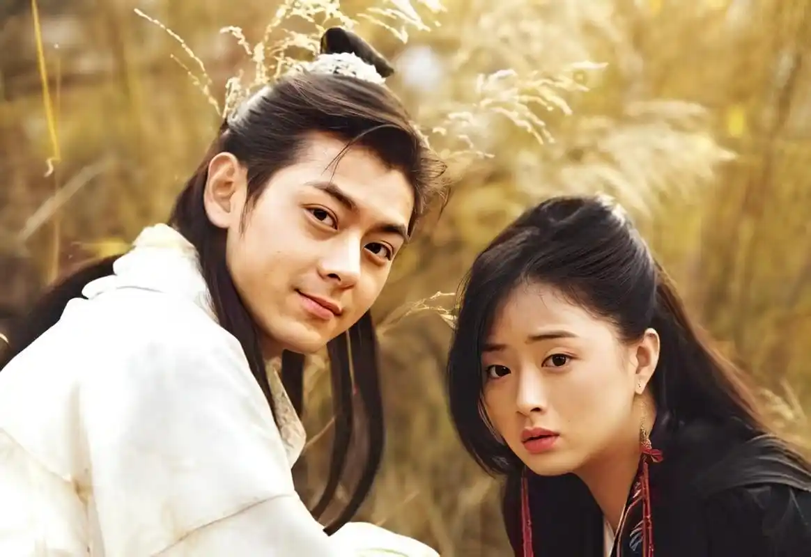 在天龙八部的时候,19岁的蒋欣和和29岁的林志颖进行了一场激情的接吻