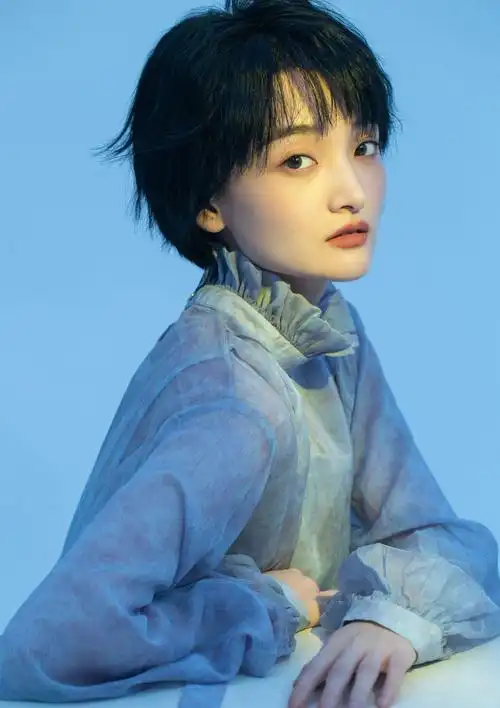 付小仙雾蓝色纱衣写真释出一头乌黑短发鬼马空灵
