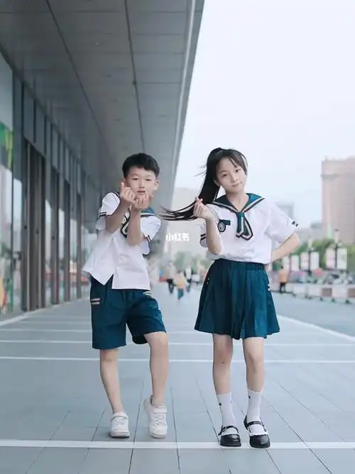 内有超可爱的水手服姐弟