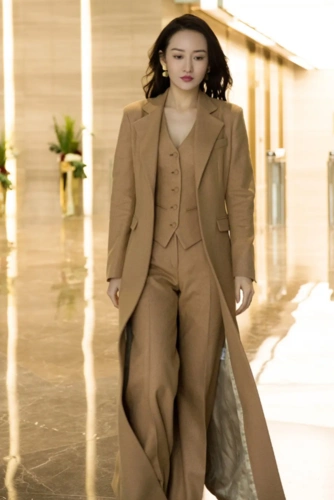 西装王鸥又飒又美,说一句最会穿西装的女明星不过分吧