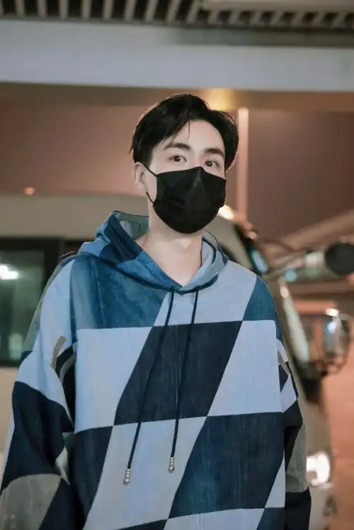 胡一天晒与粉丝合照