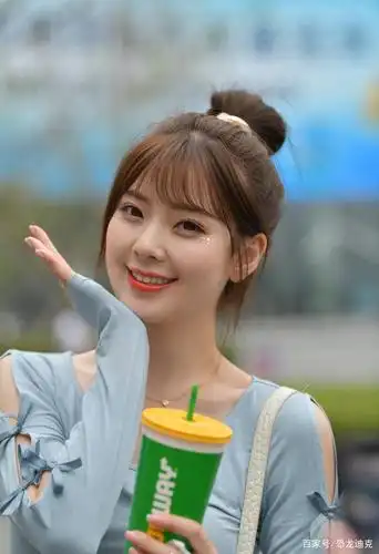 可爱的女孩子,甜甜一笑也倾城