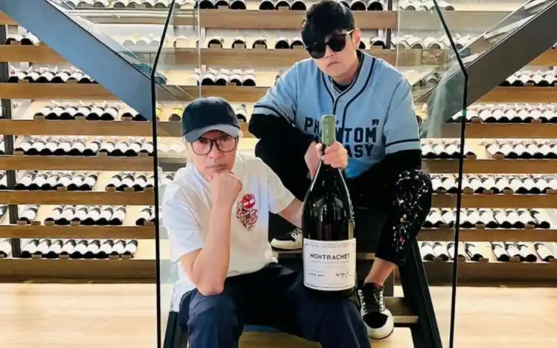 周杰伦发ins与周星驰同框啦,明示有进一步合作,期待