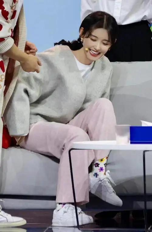 蒋依依的小品首秀,蒋依依在《我要上春晚》节目中带来了小品表演的首