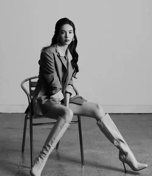 金晨是真漂亮用一分裤配长靴显得腿又细又长