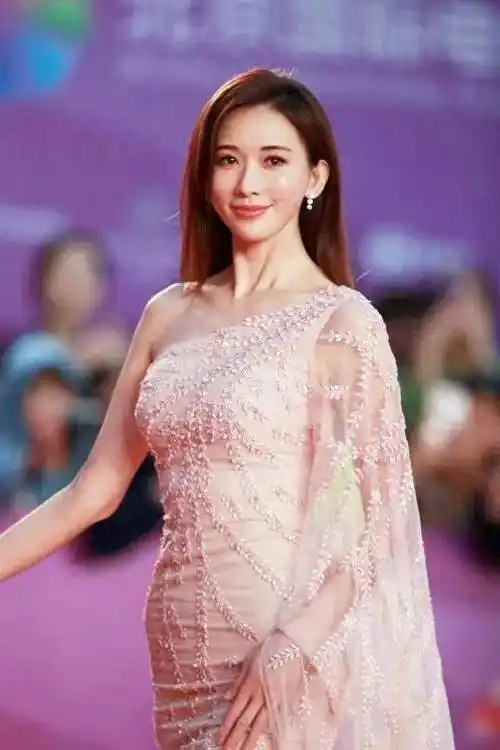 林志玲素颜照曝光!网友大呼惊艳,不敢相信这就是传说中的女神?