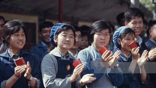 70年代中国老照片,图1当时奢侈品,最后一张女孩子一定经历过