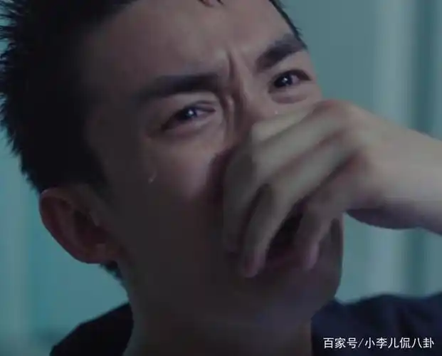 吴磊的哭戏绝了,哭到最伤心时的表情,原谅我带着眼泪笑了