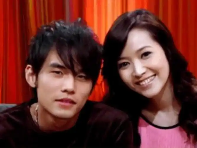 【仅供娱乐,请勿当真】周杰伦侯佩岑过去现在未来今生缘分12张牌阵