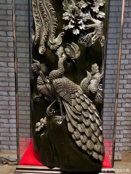 旅游途中,意外看到的雕刻艺术品:百鸟朝凤
