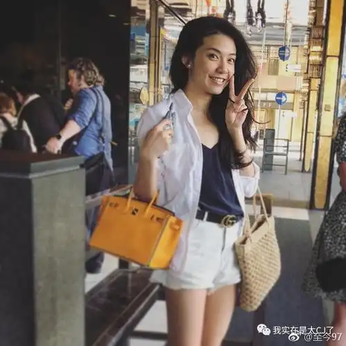 把初代国民老公汤珈铖拿下的女孩是谁