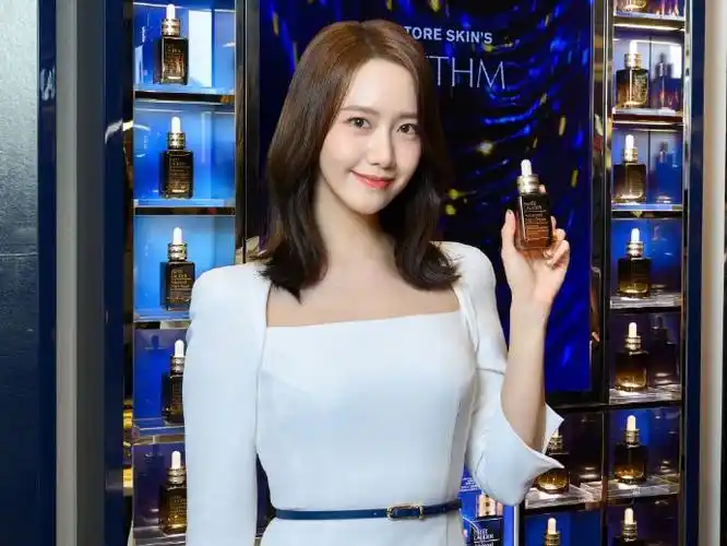 林允儿雅诗兰黛亚太区品牌代言人##林允儿演员出道十六周年快乐