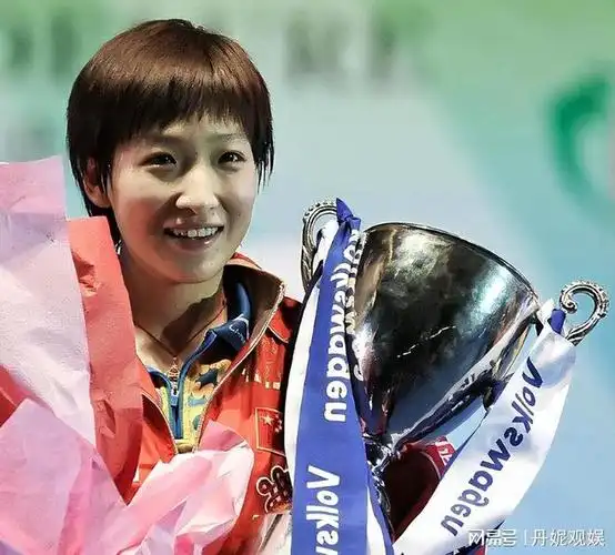 刘诗雯为广东队打气场面引争议,网友:难道支持喜欢的球队也有错