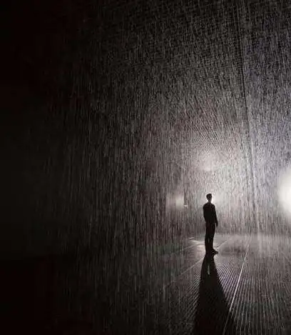 享受淋雨 浪漫 不"湿"身