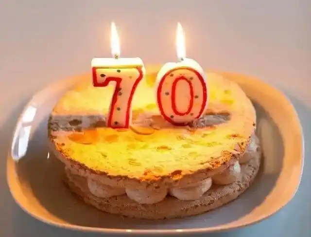 给中年长辈的生日祝福语长辈生日祝福精辟短句