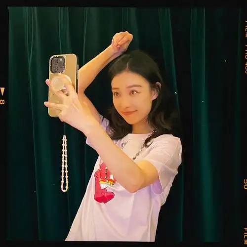 时尚日报##倪妮自拍第三视角
