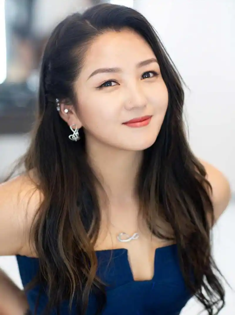 释小龙与何洁分手13年后,一个身家过亿,一个"捉襟见肘"