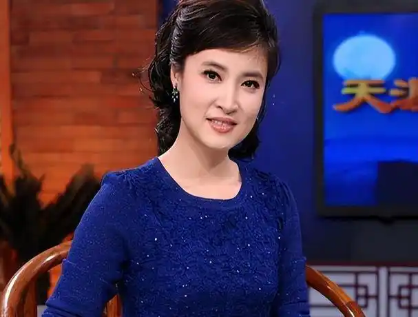 主持人桑晨21岁进央视工作30年零失误爷爷是知名导演桑夫