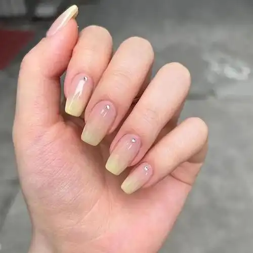 嘟嘟瓜美业网:夏日渐变美甲的正确打开方式,你get了吗?