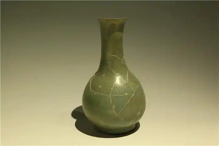 南宋官窑青瓷鹅颈瓶