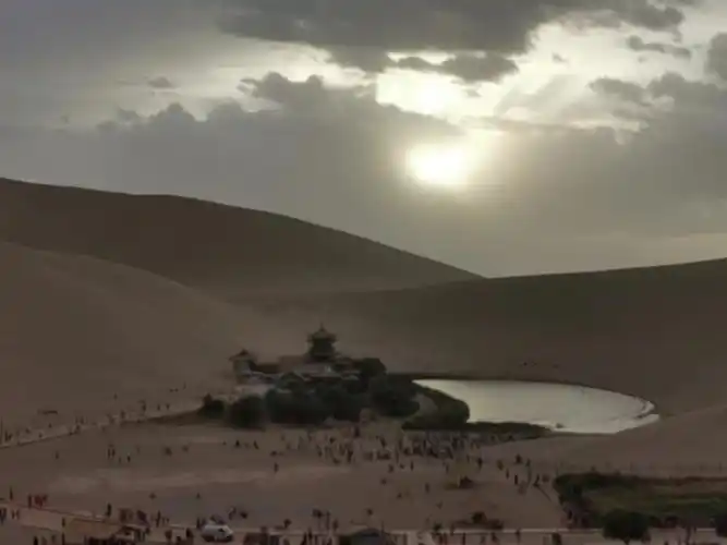 鸣沙山月牙泉风景