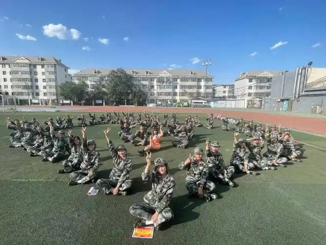 迷彩飞扬青春绽放银川市实验中学2021级高一新生军训汇报暨总结大会