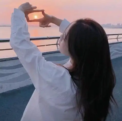 不露脸女生头像熟悉的盛夏不禁让我想起熟悉且温柔的你