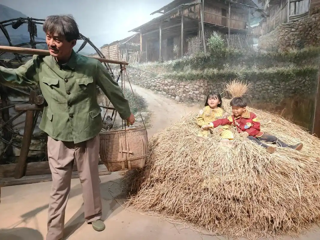 看到这几张图片是不是勾起了70后80后太多的童年回忆!草垛, - 抖音