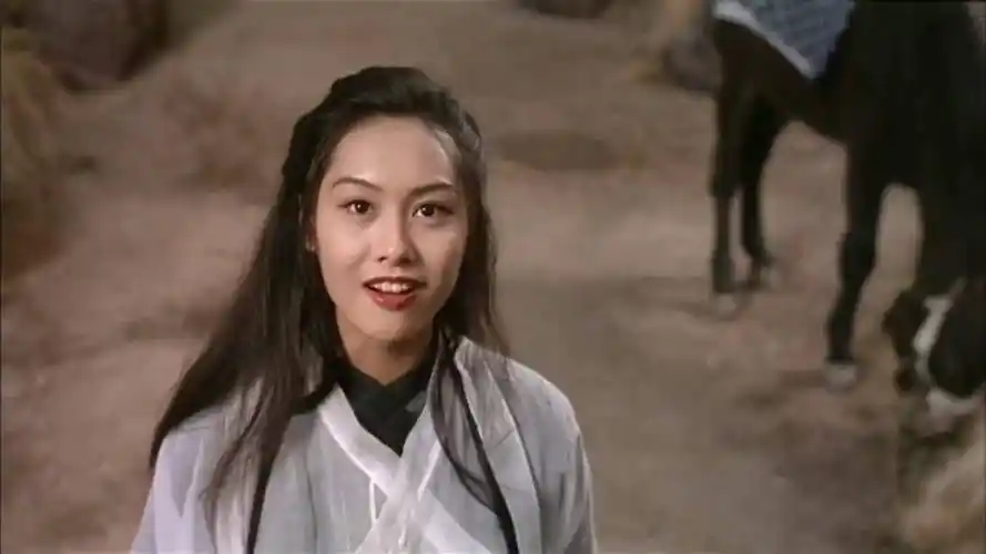 "紫霞仙子"现状:52岁住深山残屋,开97年破车,却说自己很享受_朱茵