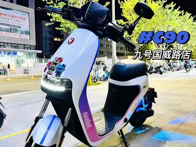 有亿点点好看#九号电动车  #送女友礼物  #骑行生活  #hellokitty