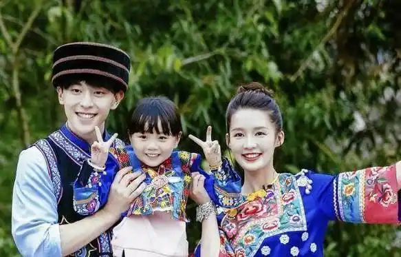 邓伦截胡小鱼儿邓伦高情商处理网友:他俩也有感情线?_山竹_李沁_位置