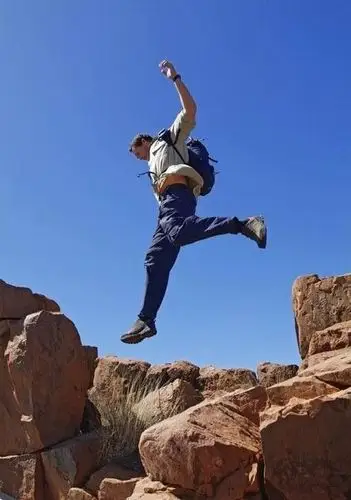 花上几天或者一,两个行走的人探索的脚步脚步行走的脚步图片唯美脚步