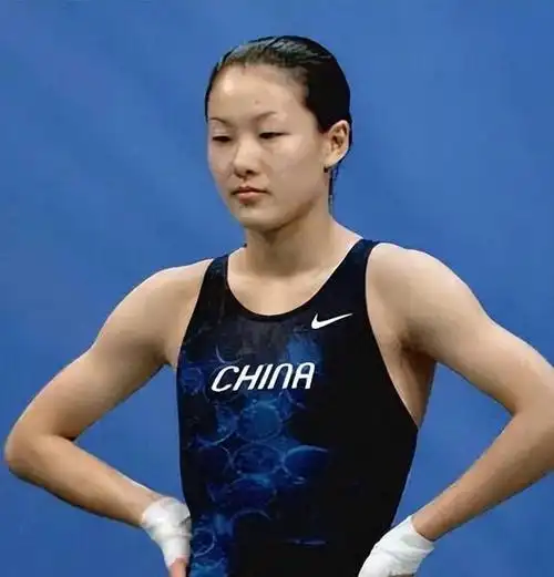 跳水皇后伏明霞不顾全家反对嫁大26岁丈夫如今后悔了吗