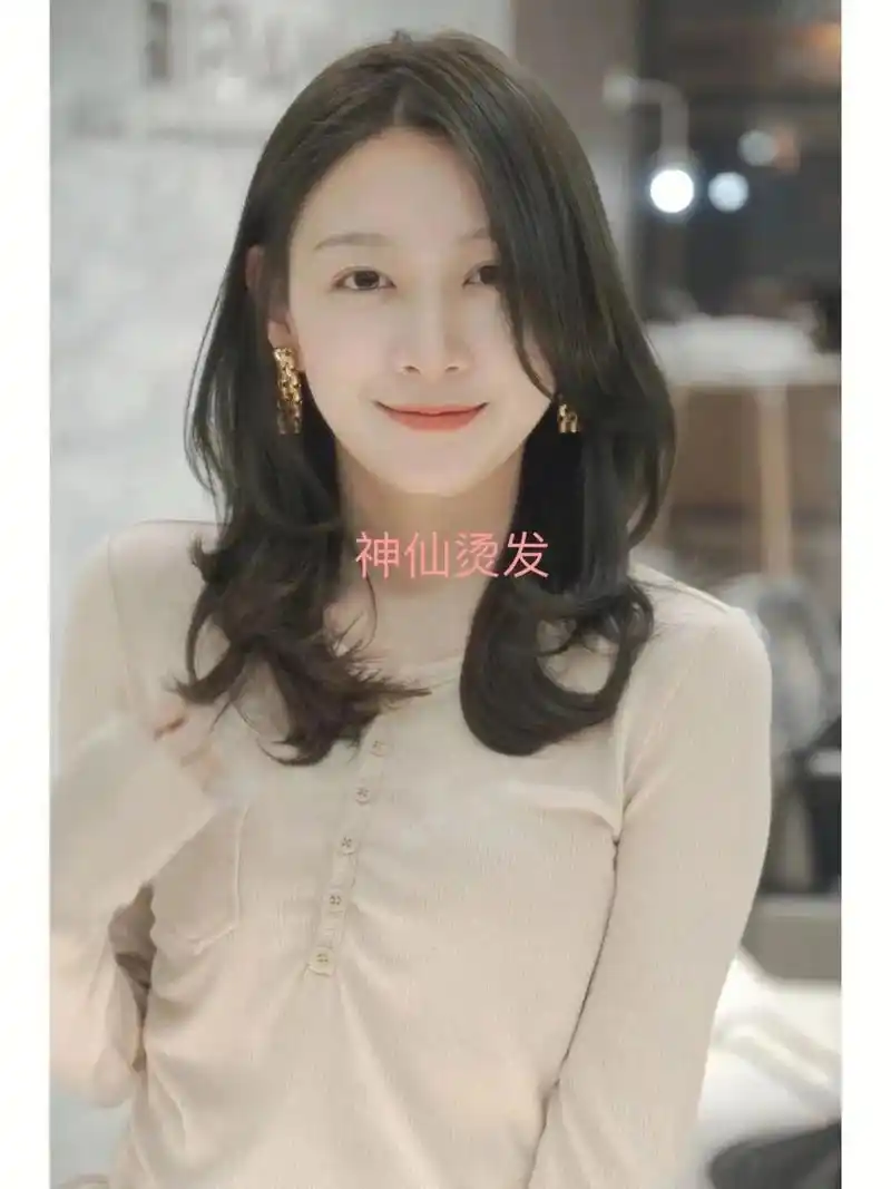 减龄锁骨烫川#造型烫 川中长发烫发长沙做头发哪里 - 抖音